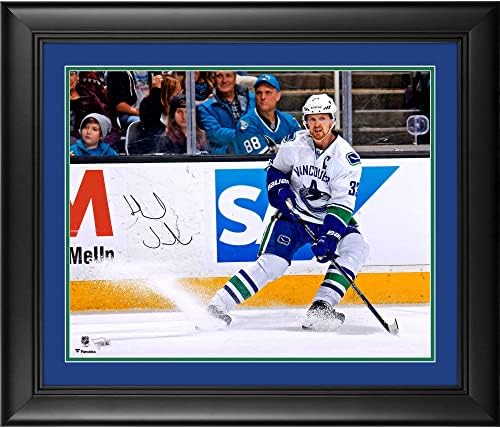 Henrik Sedin Vancouver Canucks uokviren autogramiranim 16 x 20 Bijeli dres Zaustavljanje fotografije - Autografirane NHL fotografije