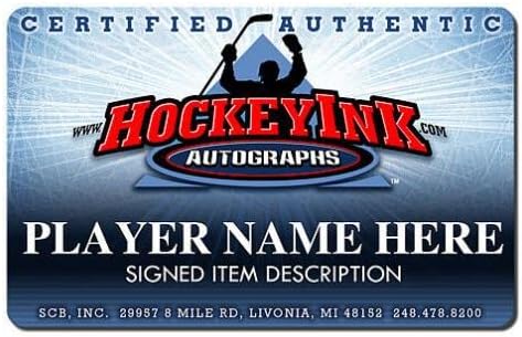 Danni DICKEISER potpisao je pak s logotipom NHL stadionske serije .