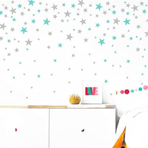 Siva i svijetloplava vinilna zidna naljepnica u obliku zvijezda ukrašava dječju sobu. Ljepljive naljepnice sa zvijezdama za djecu.