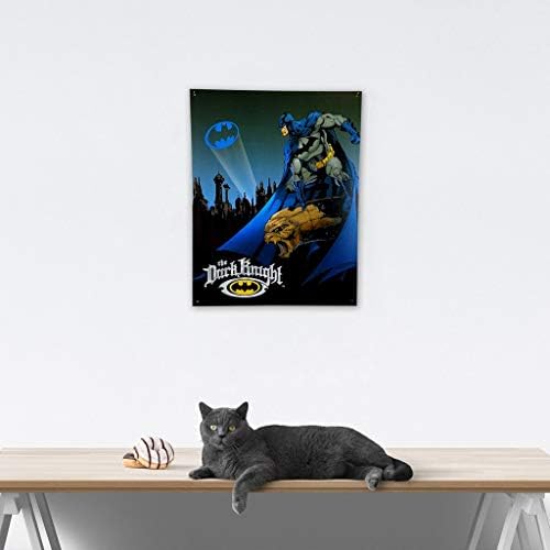 Otisci plus paket Batman - Dark Knight Retro Tin Decor - Vintage Metal Sign, zajedno s vijcima za visenje za prikaz u vašem kućnom